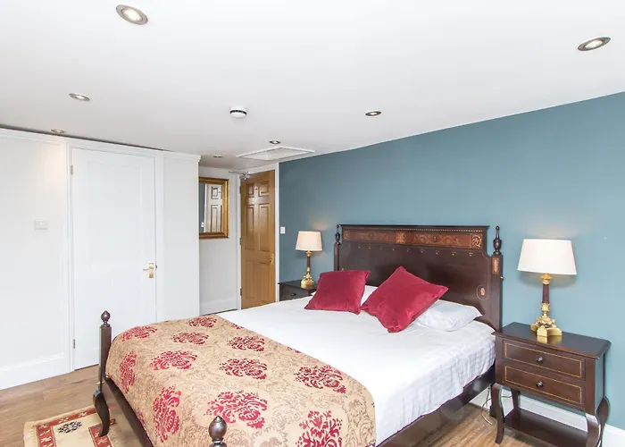 3 Berkeley Square Guesthouse